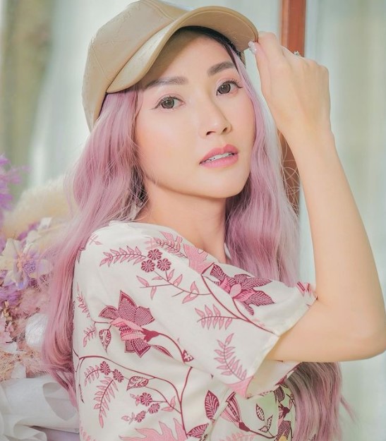 Seleb lahiran di luar negeri Berbagai sumber