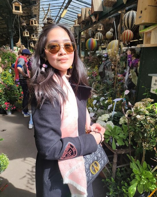 Seleb lahiran di luar negeri Berbagai sumber