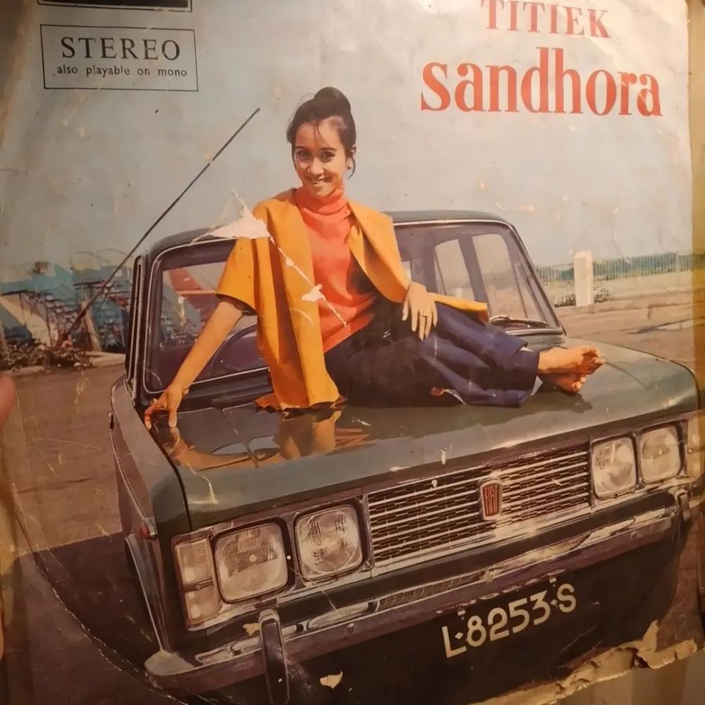 Hits era 70-an, 11 foto masa muda Titiek Sandhora ini bikin terpesona