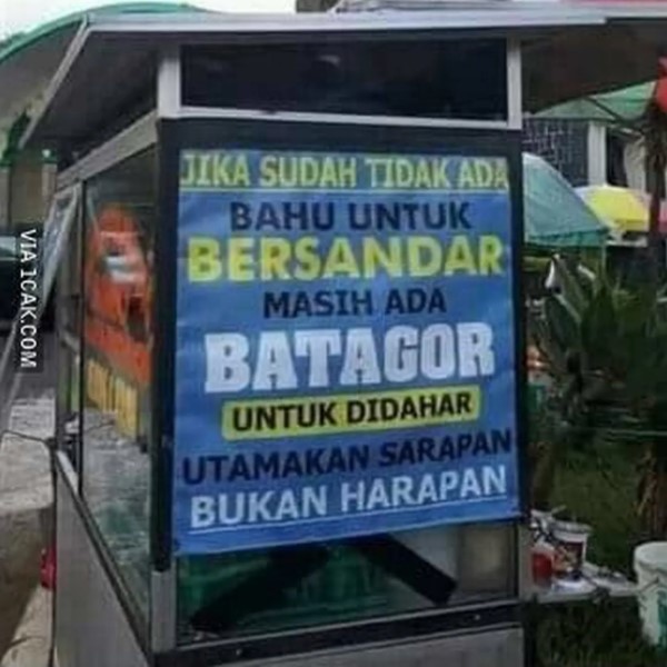 Tulisan di gerobak batagor nyeleneh © berbagai sumber Tulisan di gerobak batagor nyeleneh © berbagai sumber