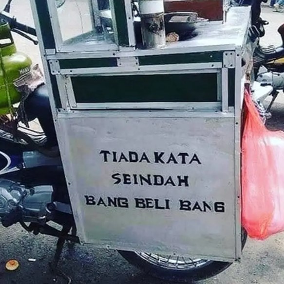Tulisan di gerobak batagor nyeleneh © berbagai sumber
