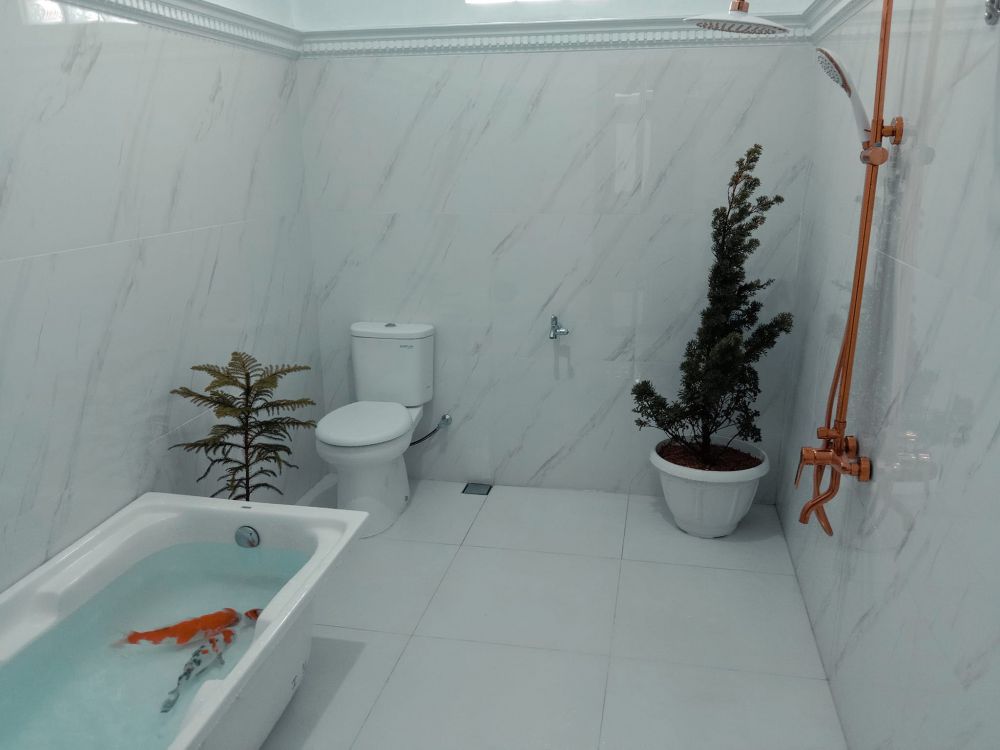 rumah mewah dijaga satpam © Facebook