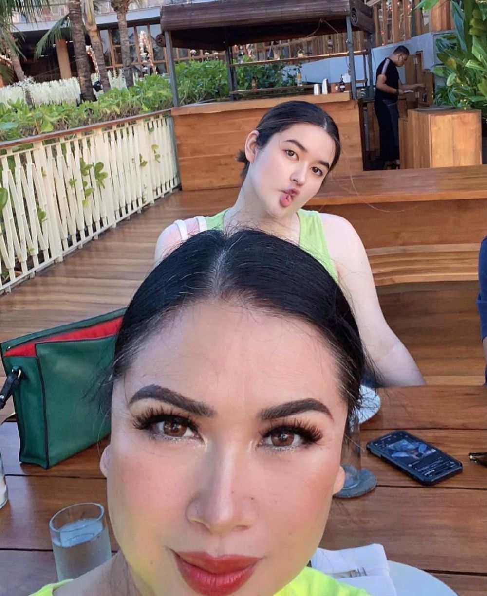 Titi DJ Stephanie dulu hingga kini © 2022 berbagai sumber Titi DJ Stephanie dulu hingga kini © 2022 berbagai sumber