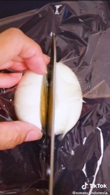 6 Trik mudah membelah telur rebus agar rapi, cocok untuk pemula