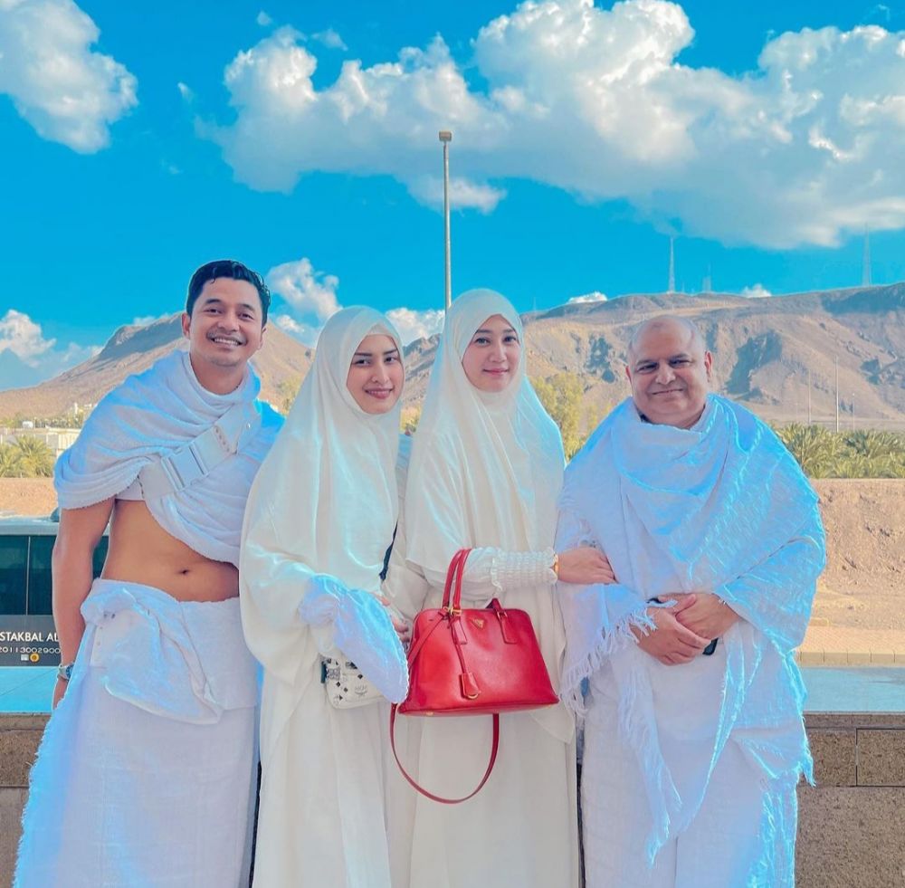 Adly Fayruz ajak mertua umrah berbagai sumber Adly Fayruz ajak mertua umrah berbagai sumber