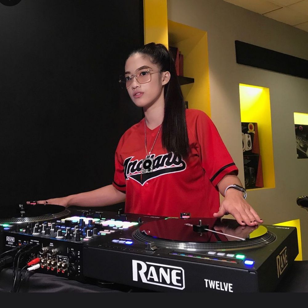 potret lucyana istri mudjie massaid © instagram