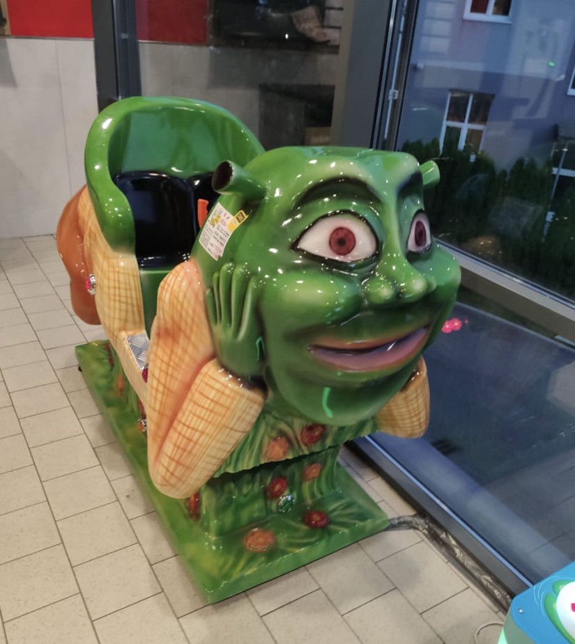 Patung Shrek Berbagai sumber Patung Shrek Berbagai sumber