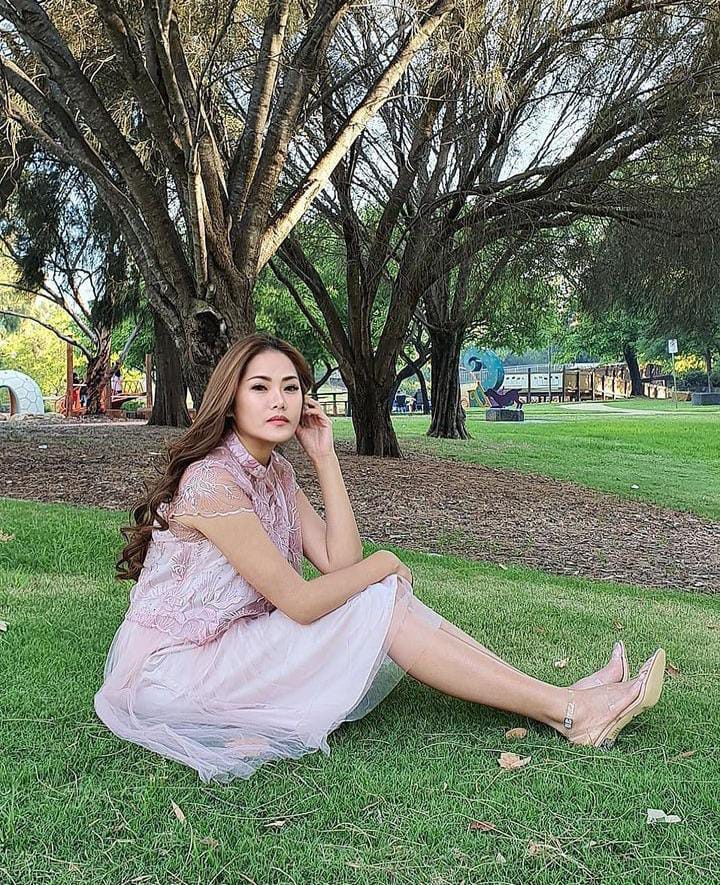 Cerai dari Vincent Raditya karena pelakor, 9 potret terbaru Vegen Acni berbagai sumber