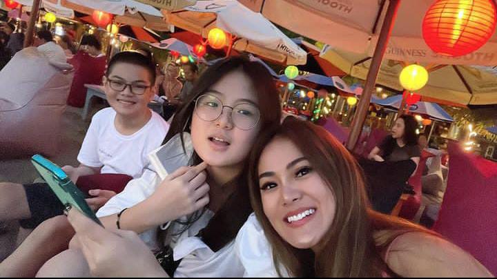 Cerai dari Vincent Raditya karena pelakor, 9 potret terbaru Vegen Acni berbagai sumber