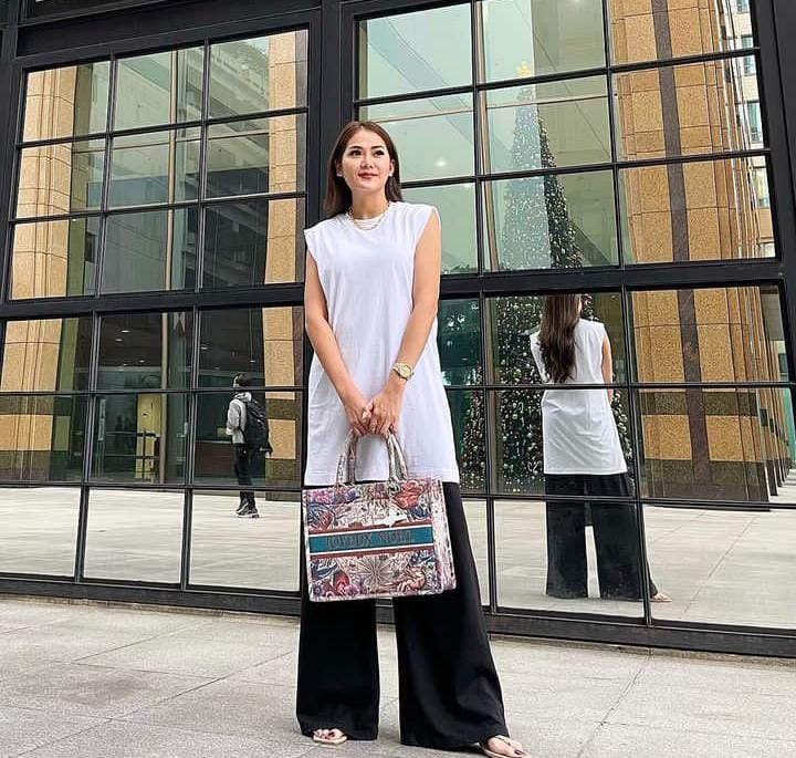 Cerai dari Vincent Raditya karena pelakor, 9 potret terbaru Vegen Acni berbagai sumber Cerai dari Vincent Raditya karena pelakor, 9 potret terbaru Vegen Acni berbagai sumber