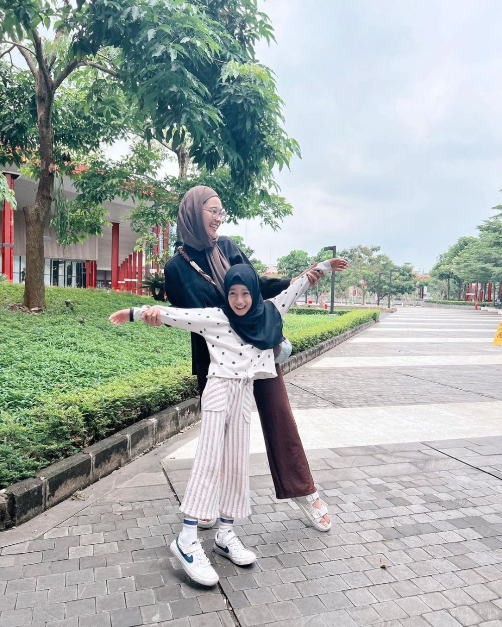 Khanza anak Poppy Bunga Instagram