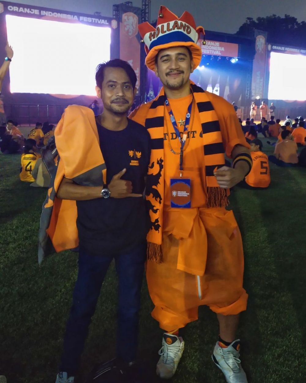 Fans garis keras Tim Belanda, aksi 5 seleb Tanah Air ini totalitas pol