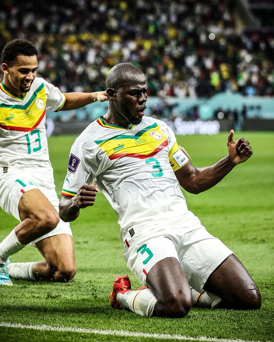 Lolos ke 16 besar, fans Maroko ini ikut menari bareng fans Senegal