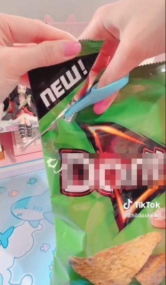 Cara makan snack ini tak biasa, bikin tangan nggak bakal kotor