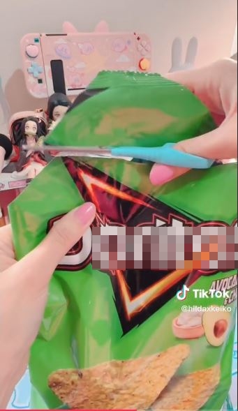 Cara makan snack ini tak biasa, bikin tangan nggak bakal kotor