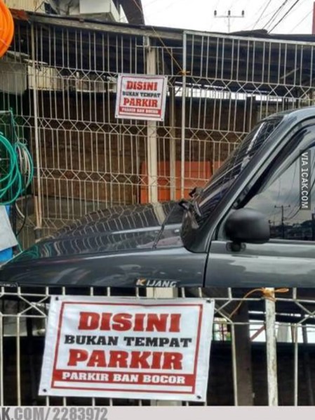 larangan parkir tulisannya gagal paham © berbagai sumber