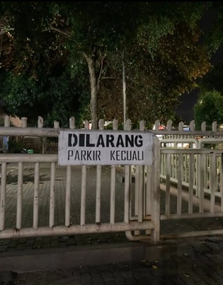 larangan parkir tulisannya gagal paham © berbagai sumber larangan parkir tulisannya gagal paham © berbagai sumber
