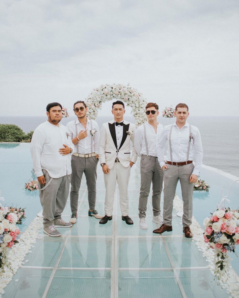gaya pesinetron saat jadi groomsmen © berbagai sumber