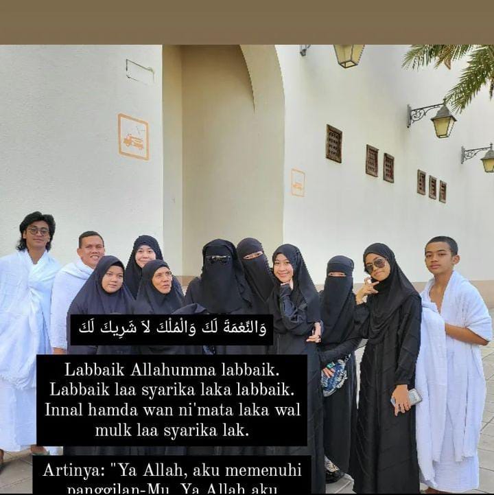 penampilan Abidzar saat umrah © 2022 brilio.net