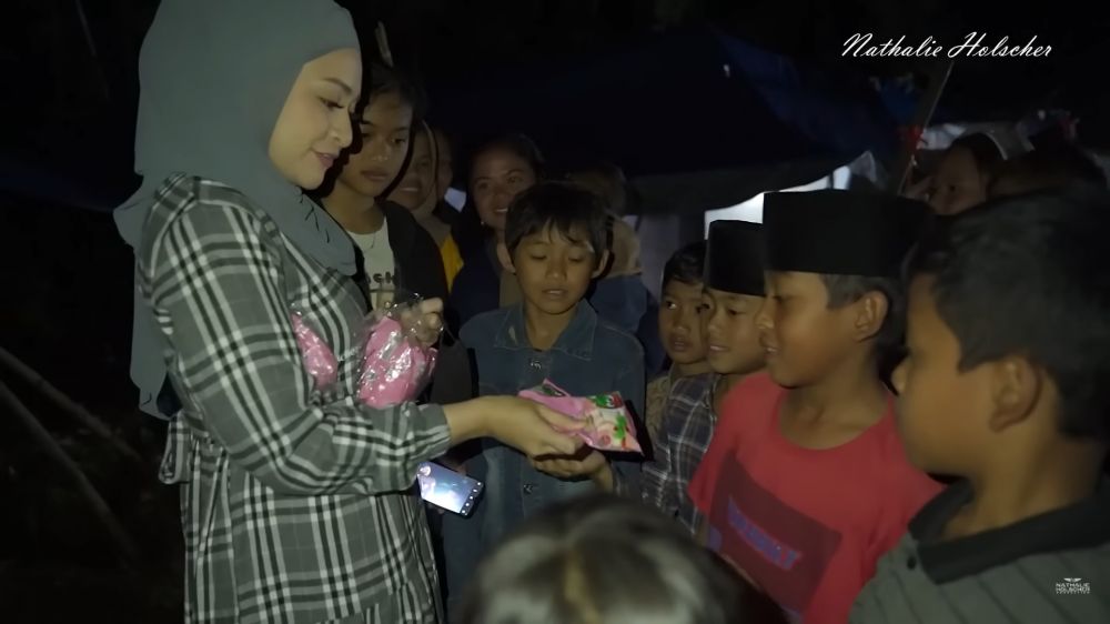 8 Seleb bantu korban gempa Cianjur, Lesty-Billar donasi Rp 500 juta