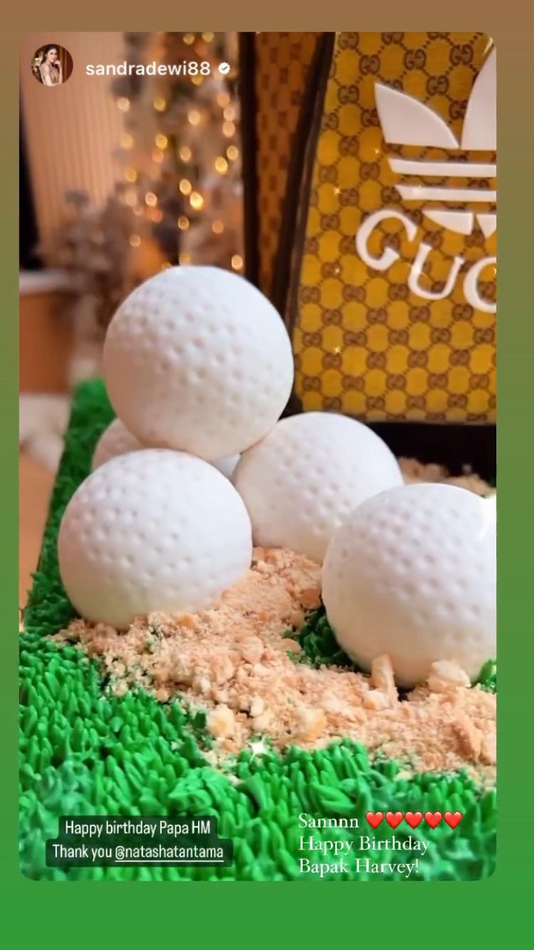 7 Potret detail kue ultah Harvey suami Sandra Dewi, usung tema golf