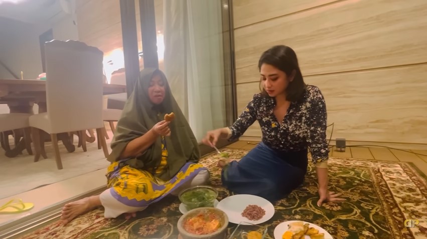 10 Menu diet Dewi Perssik buat jaga berat badan ideal dan perut rata
