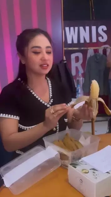 10 Menu diet Dewi Perssik buat jaga berat badan ideal dan perut rata