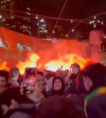 Momen fans Australia nobar jam 3 pagi, perayaan meriah lolos 16 besar