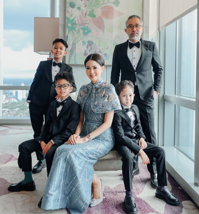 pesona Pricillia Pullunggono istri Lukman Sardi © 2022 Instagram 