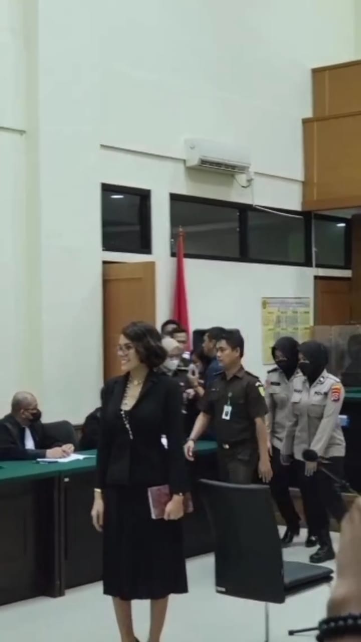 potret nikita jalani sidang disorot © instagram