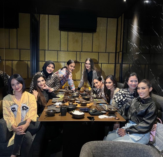 11 Momen seru arisan Geng Cendol, Luna Maya dapat undian Rp 400 juta