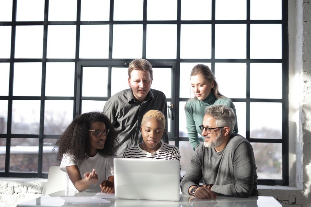 Contoh kalimat obligation bahasa Inggris © 2022 brilio.net Contoh kalimat obligation bahasa Inggris © 2022 brilio.net