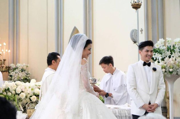 pemberkatan nikah seleb di gereja © berbagai sumber