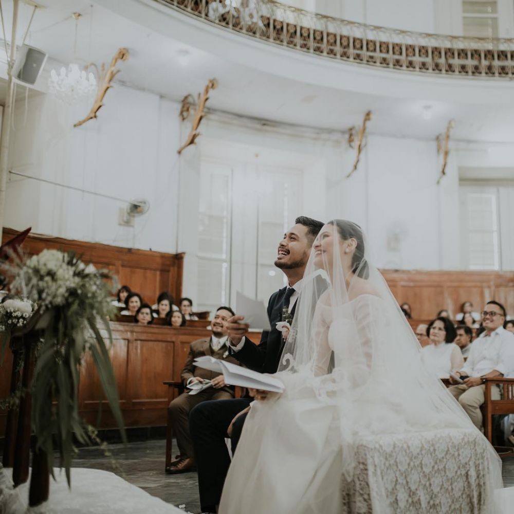pemberkatan nikah seleb di gereja © berbagai sumber