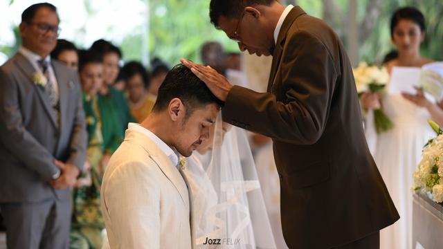 pemberkatan nikah seleb di gereja © berbagai sumber
