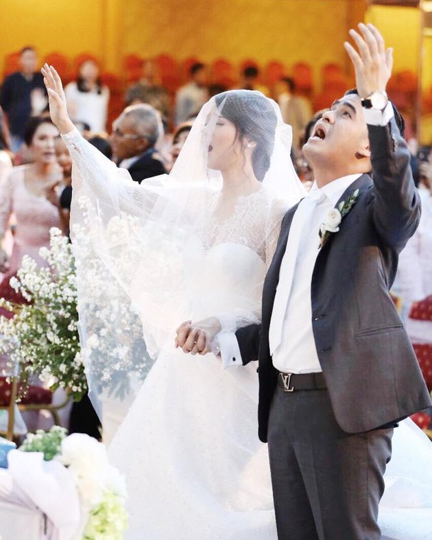 pemberkatan nikah seleb di gereja © berbagai sumber