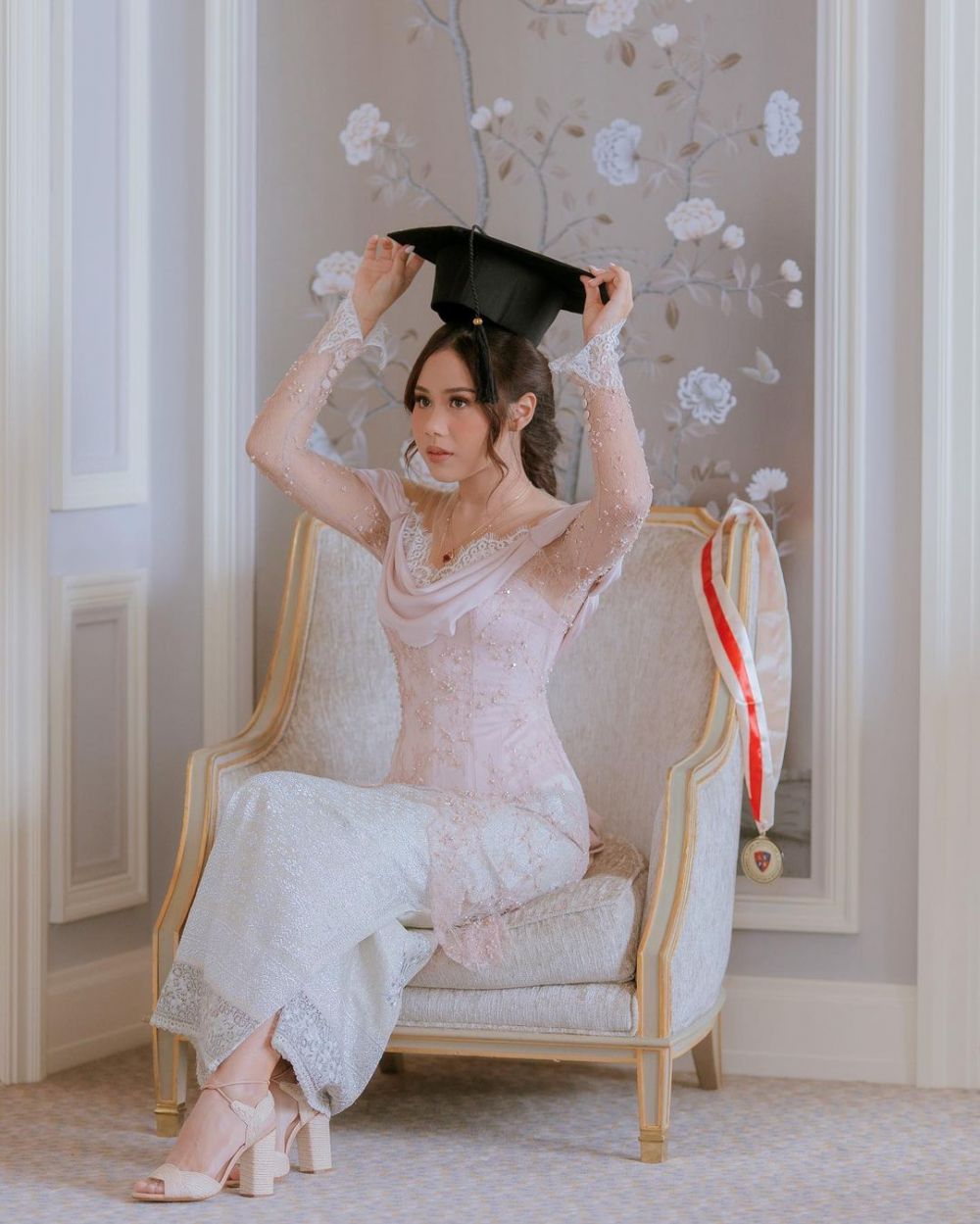 Momen wisuda Nadin Amizah © 2022 berbagai sumber