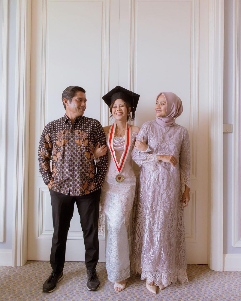 Momen wisuda Nadin Amizah © 2022 berbagai sumber