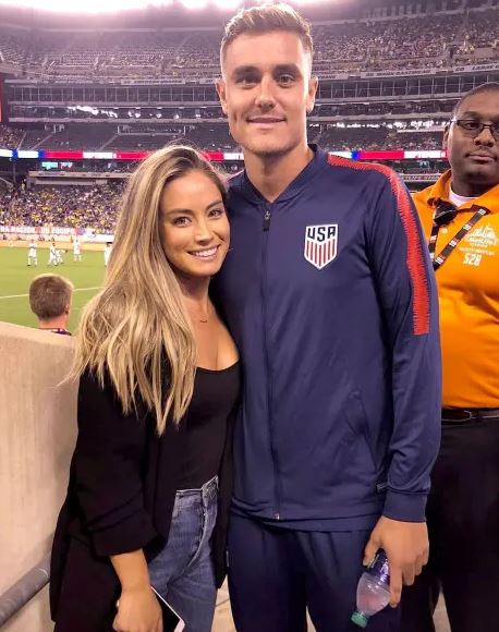 Adu pesona 10 WAGs Amerika Serikat vs Belanda, bikin gagal fokus