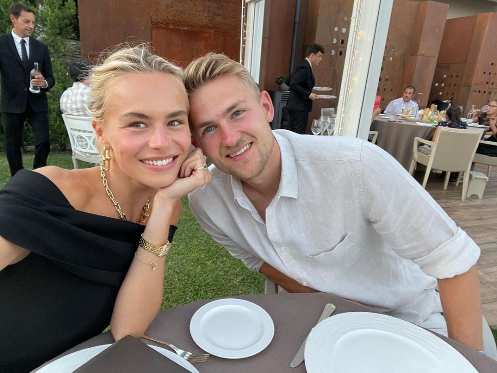 Adu pesona 10 WAGs Amerika Serikat vs Belanda, bikin gagal fokus