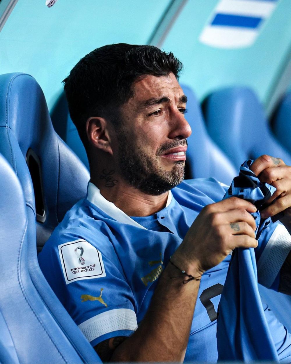 Tak kuasa menahan tangis, momen sedih Luis Suarez gugur lebih cepat di Piala Dunia terakhirnya