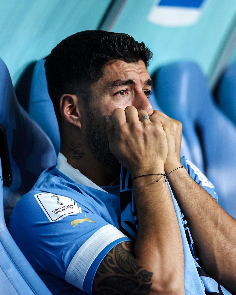 Tak kuasa menahan tangis, momen sedih Luis Suarez gugur lebih cepat di Piala Dunia terakhirnya