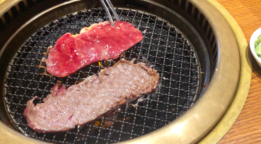 Trik memanggang daging sapi BBQ agar tetap juicy dan tak mudah gosong