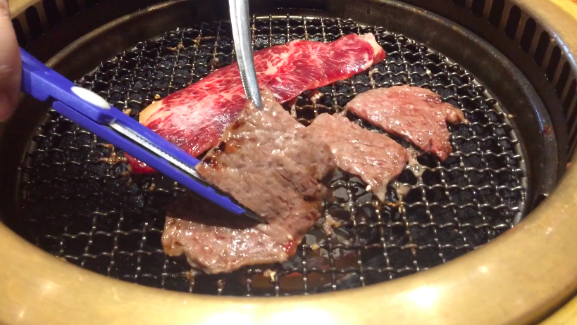 Trik memanggang daging sapi BBQ agar tetap juicy dan tak mudah gosong