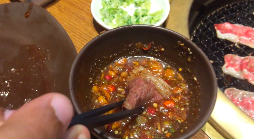 Trik memanggang daging sapi BBQ agar tetap juicy dan tak mudah gosong