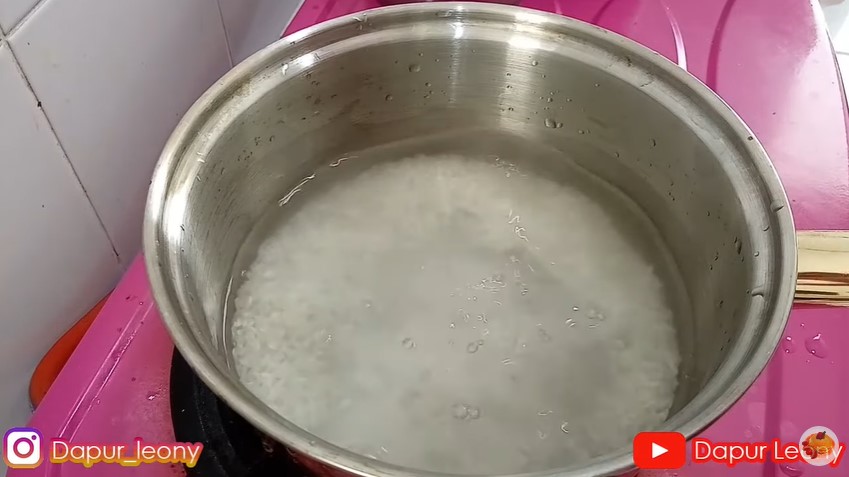 8 Cara membuat bubur nasi lembut dan tidak gosong, cuma 10 menit