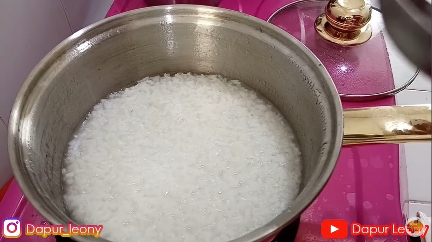 8 Cara membuat bubur nasi lembut dan tidak gosong, cuma 10 menit