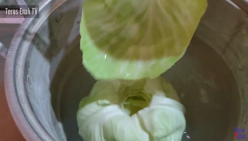 Cara mudah membuat kubis gulung ala pedagang siomay, rapi dan antisobek