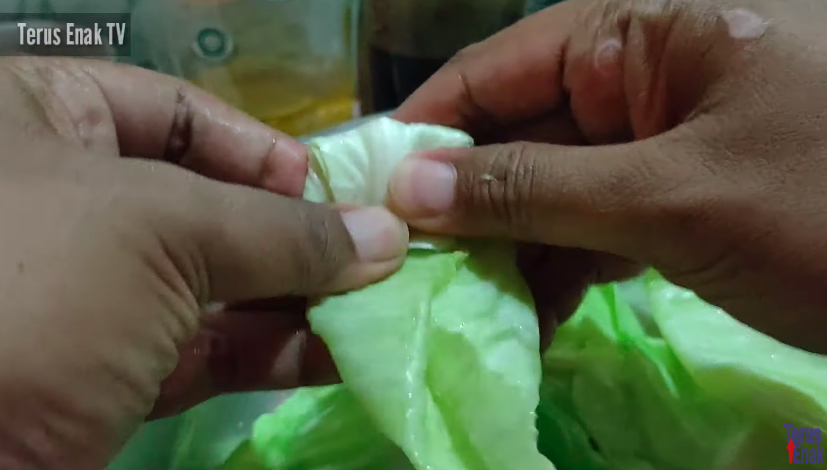 Cara mudah membuat kubis gulung ala pedagang siomay, rapi dan antisobek