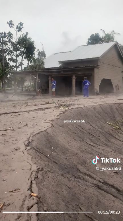 Dampak erupsi Gunung Semeru © 2022 TikTok